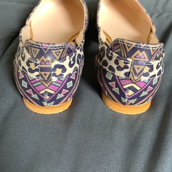 Goby Women’s Printed Ballet Flat - Picture 7 of 9